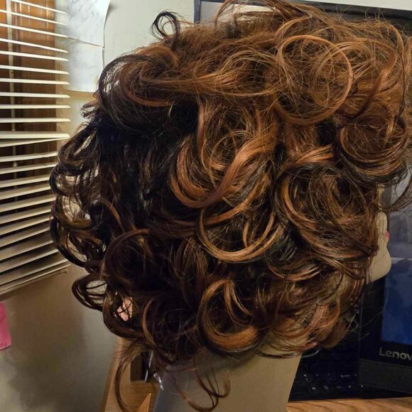 Wig - Picture 3 of 4